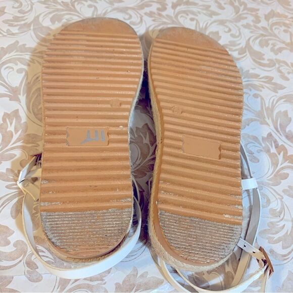 Journee Collection Sandals Wrap Around Ankle Strap White Vegan Leather Sz 6.5 - Picture 6 of 6